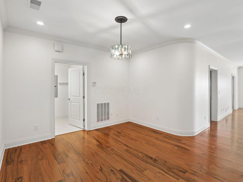 3175 Tremont Road, Unit 504, Columbus, OH 43221 Photo 18