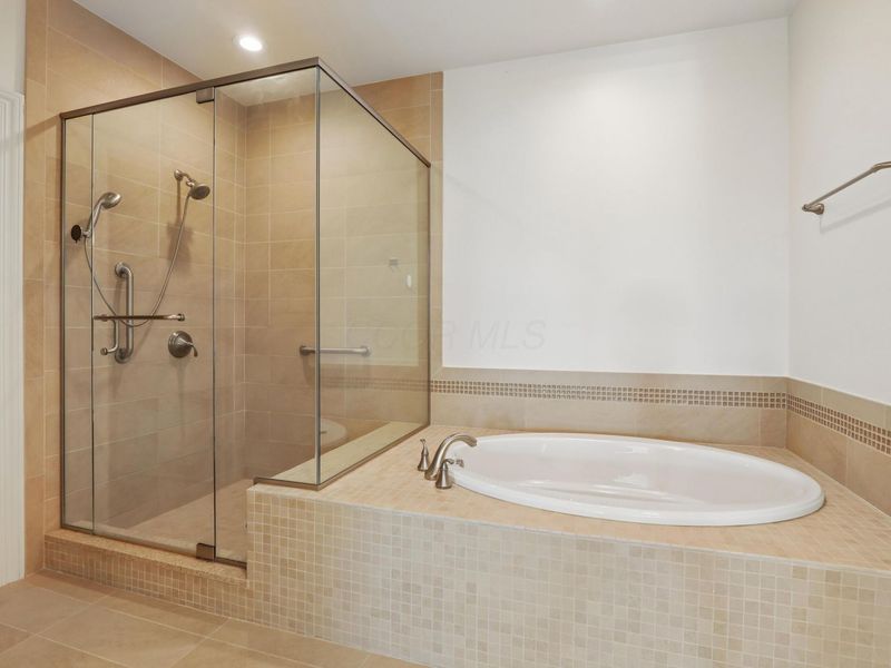 3175 Tremont Road, Unit 504, Columbus, OH 43221 Photo 32