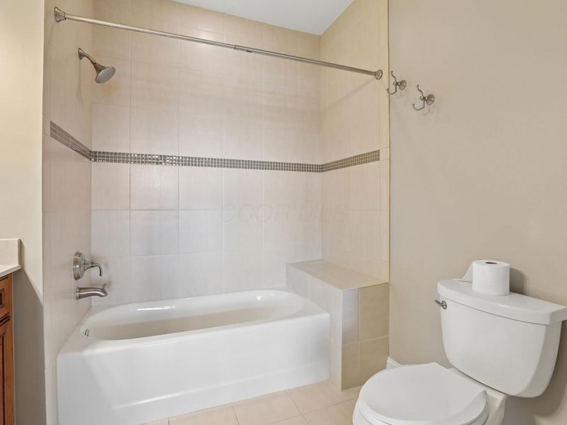 3175 Tremont Road, Unit 504, Columbus, OH 43221 Photo 37