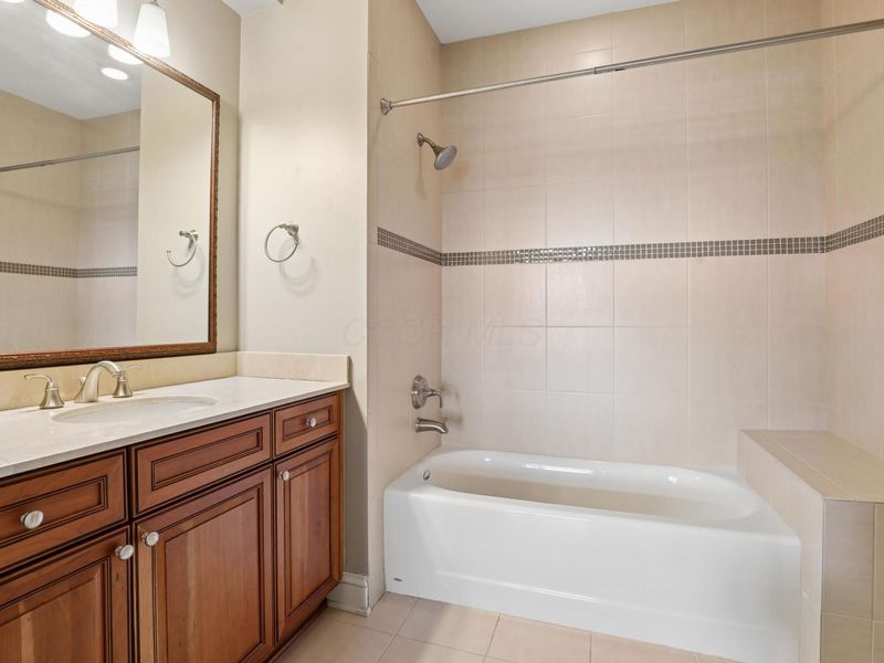 3175 Tremont Road, Unit 504, Columbus, OH 43221 Photo 38