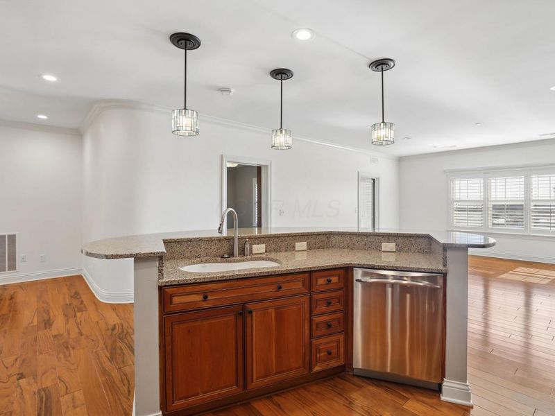 3175 Tremont Road, Unit 504, Columbus, OH 43221 Photo 8