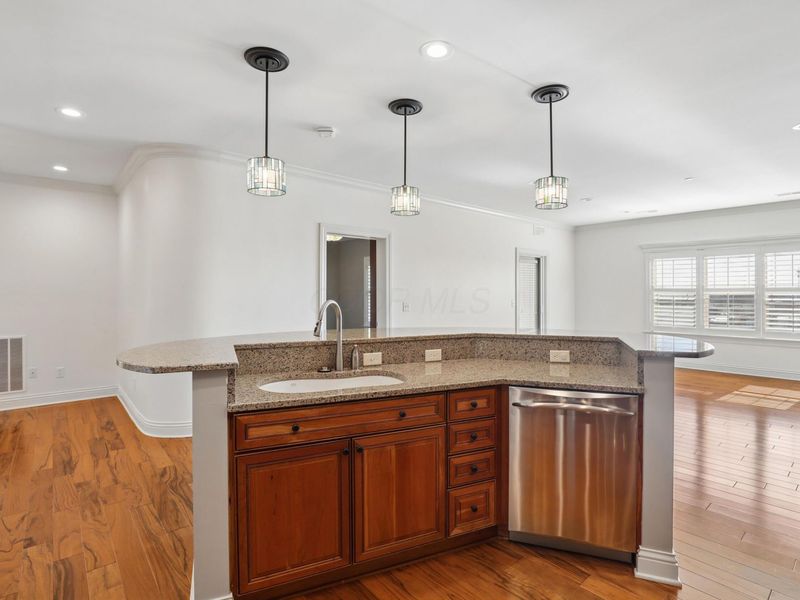 3175 Tremont Road, Unit 504, Columbus, OH 43221 Photo 9