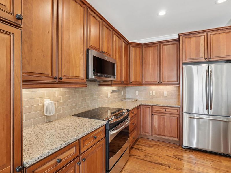 3175 Tremont Road, Unit 504, Columbus, OH 43221 Photo 9