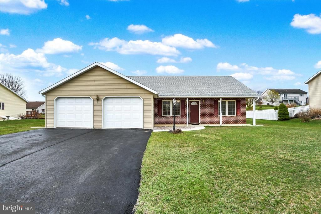 416 FREEDOM DRIVE , SHIPPENSBURG, PA 17257