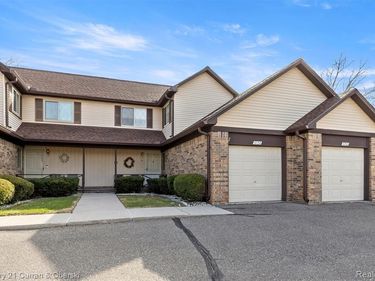 3758 Heritage Parkway , Dearborn, MI 48124