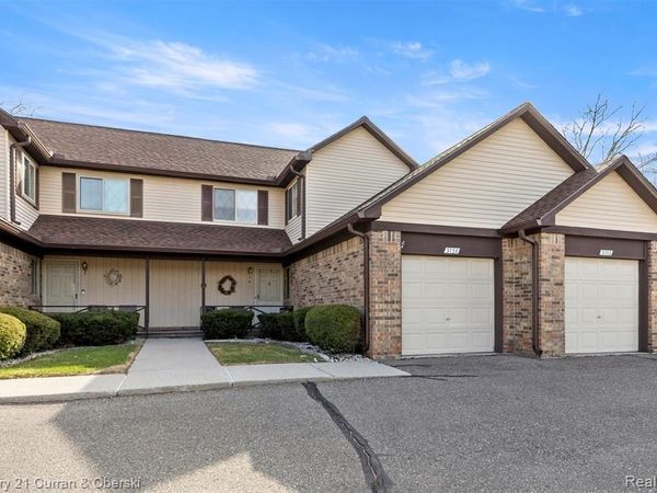 3758 Heritage Parkway, Dearborn, MI 48124