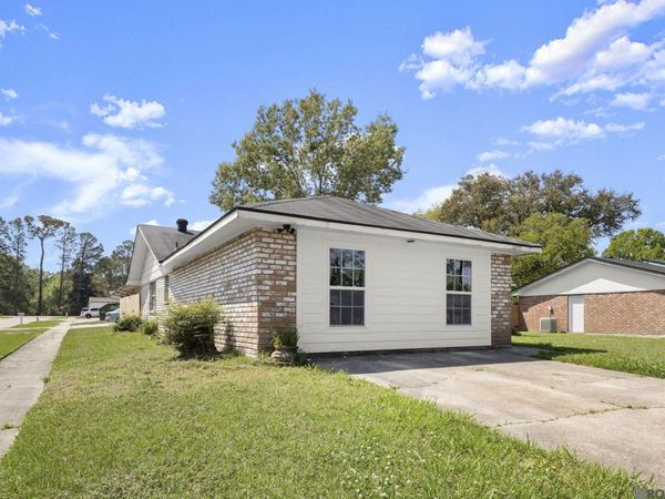 13964 Chalmette Ave, Baton Rouge, LA 70810