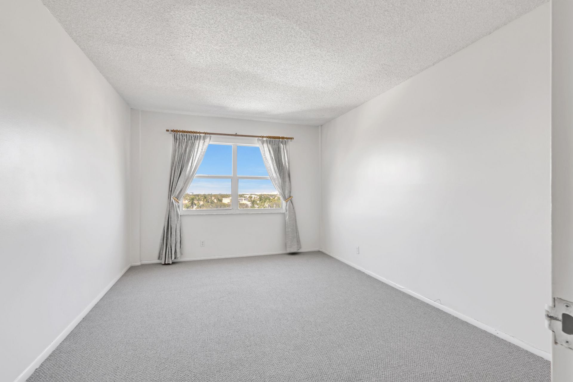 2555 NE 11th Street, Unit 804, Fort Lauderdale, FL 33304 Photo