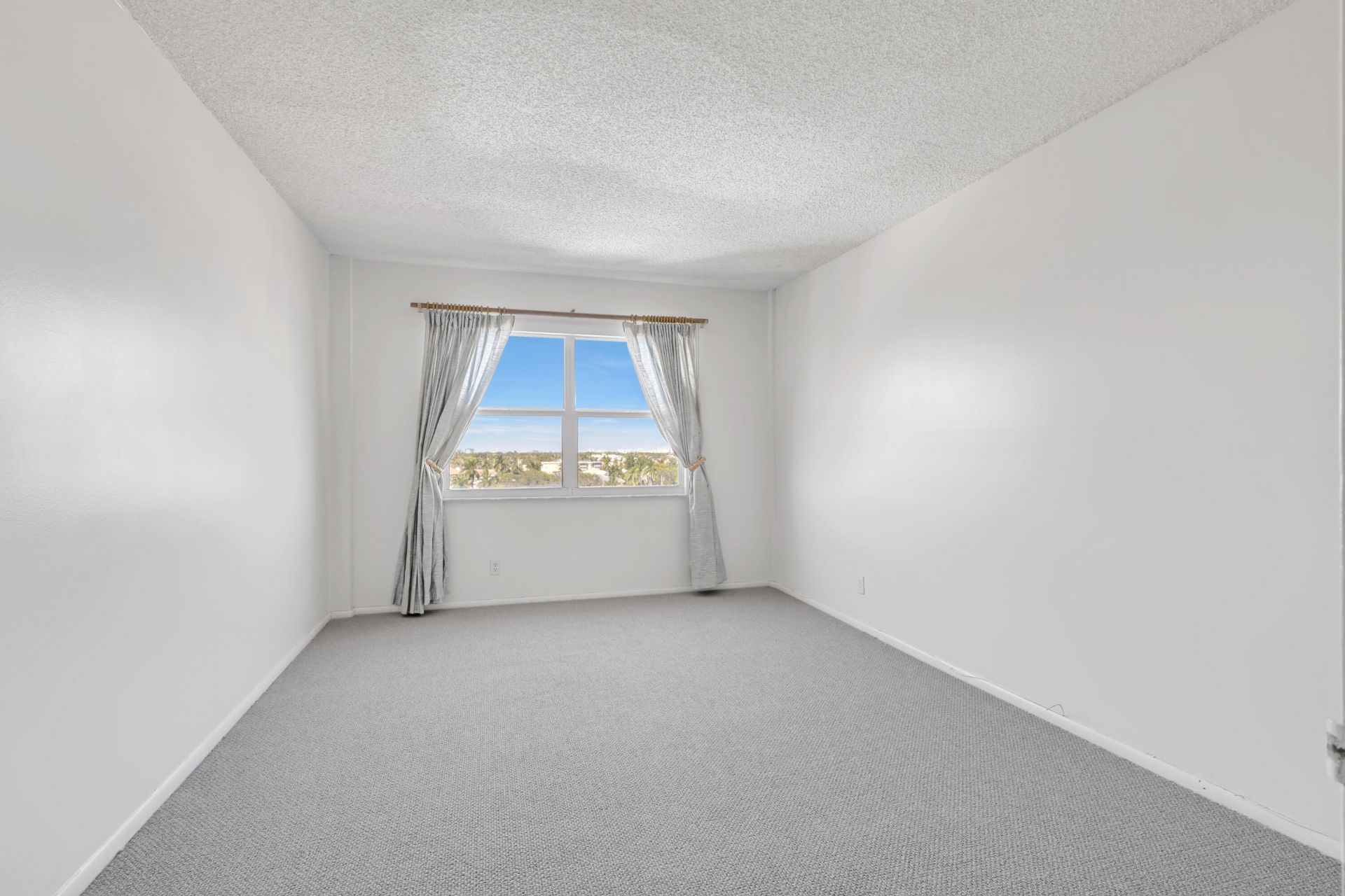 2555 NE 11th Street, Unit 804, Fort Lauderdale, FL 33304 Photo