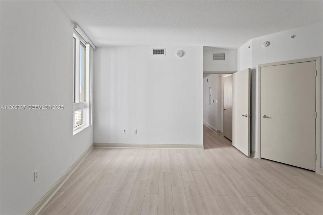 1900 N Bayshore Drive, Unit 1810, Miami, FL 33132 Photo