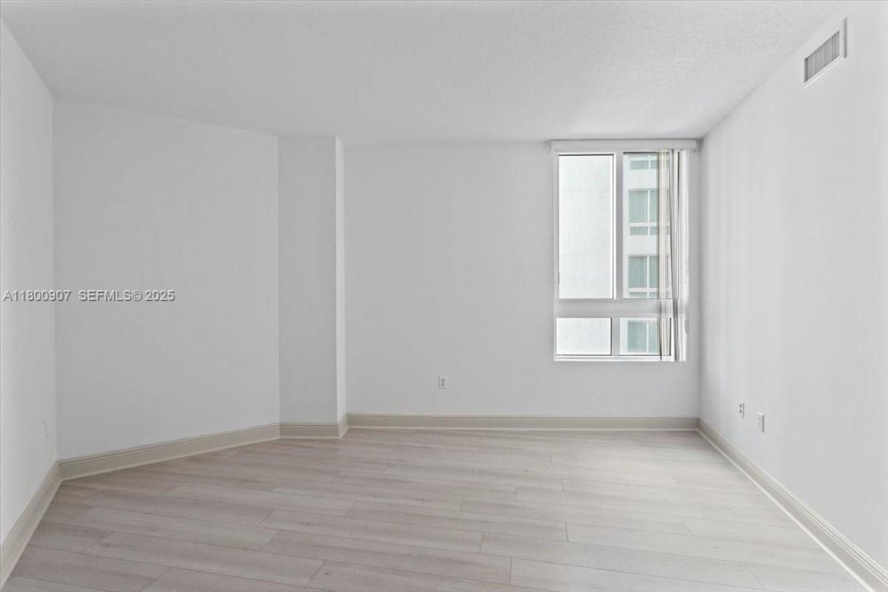 1900 N Bayshore Drive, Unit 1810, Miami, FL 33132 Photo