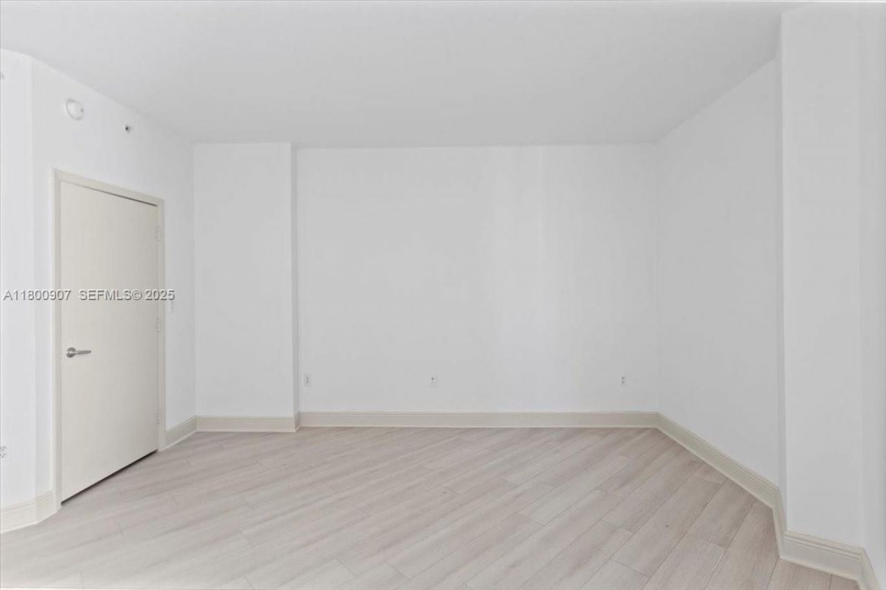 1900 N Bayshore Drive, Unit 1810, Miami, FL 33132 Photo
