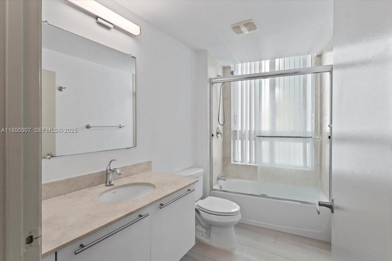 1900 N Bayshore Drive, Unit 1810, Miami, FL 33132 Photo