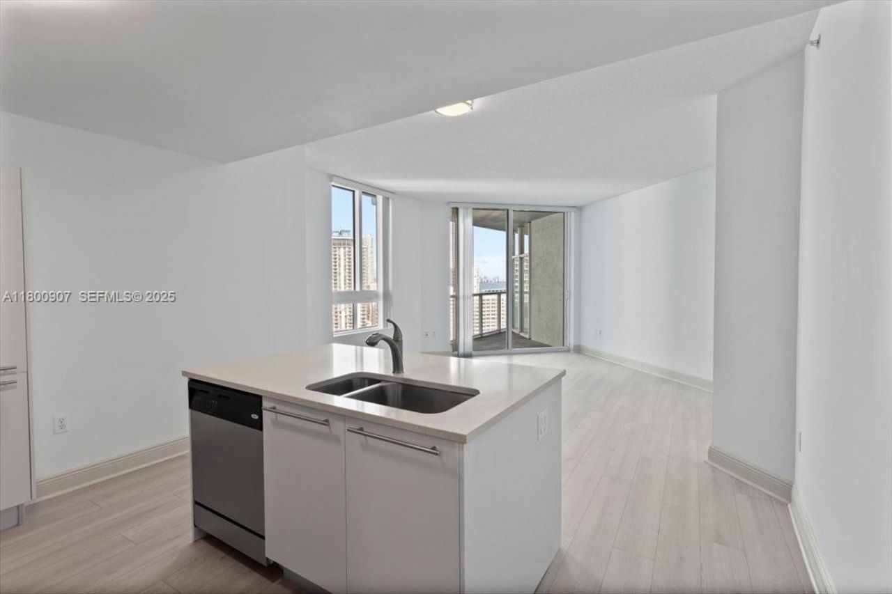 1900 N Bayshore Drive, Unit 1810, Miami, FL 33132 Photo