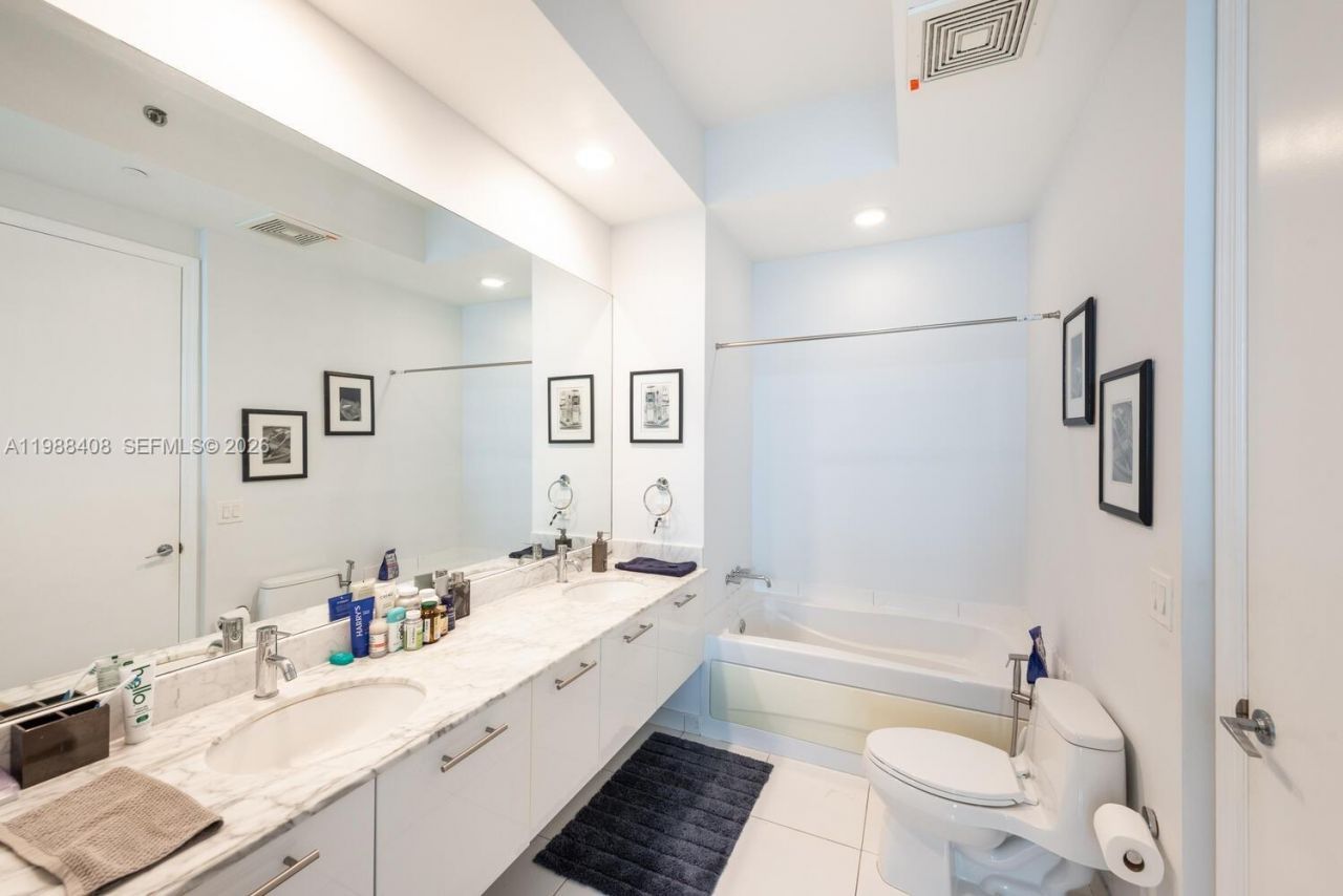 55 SE 6th St, Unit 4200, Miami, FL 33131 Photo