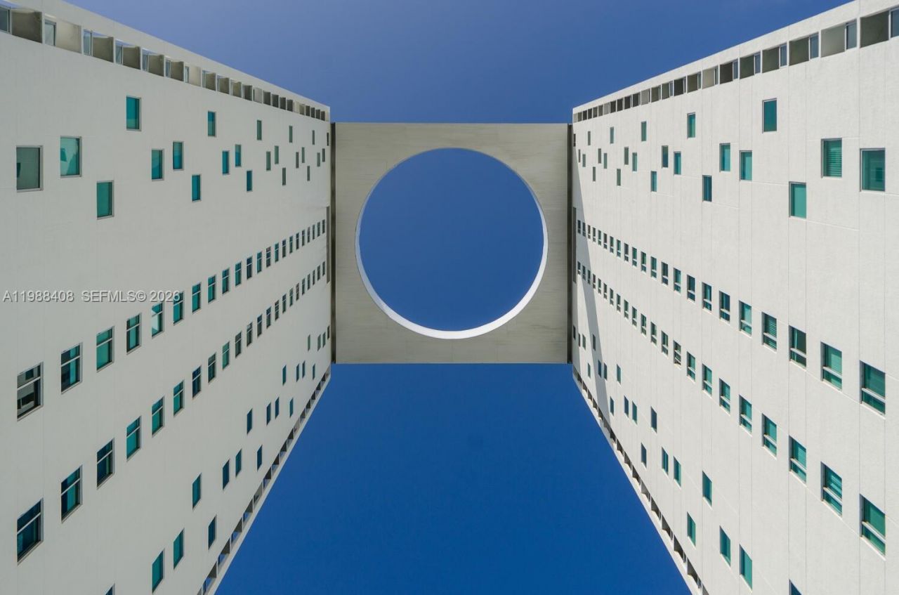 55 SE 6th St, Unit 4200, Miami, FL 33131 Photo