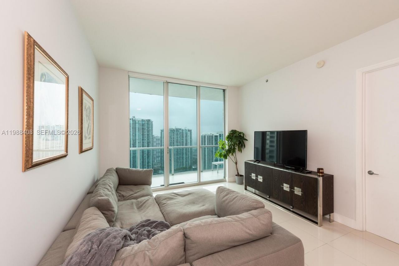 55 SE 6th St, Unit 4200, Miami, FL 33131 Photo