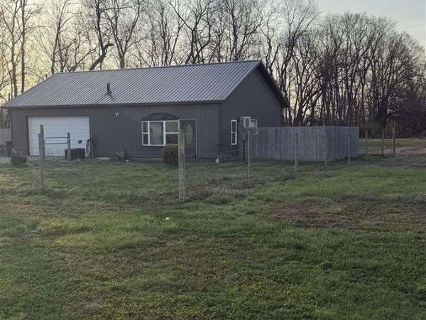 2124 E 7 SE Road, Carlisle, IN 47838