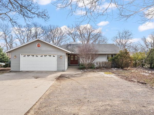 110 S Lombard Street , Mahomet, IL 61853