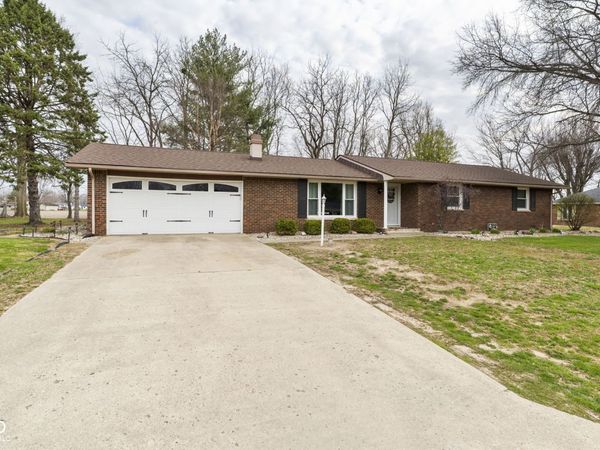 1448 N Lakeview Drive, Frankfort, IN 46041