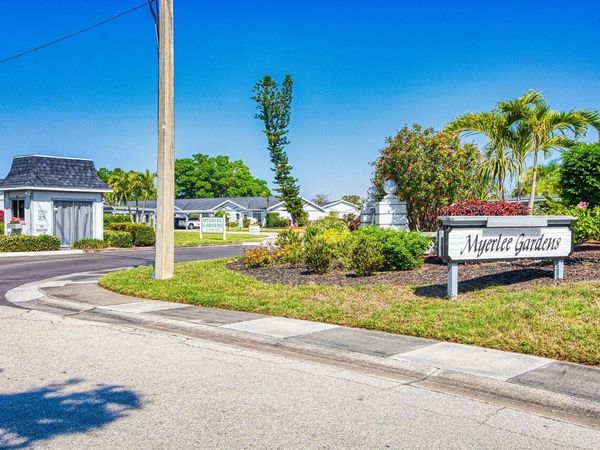 6898 Sandtrap Dr, Unit #1, Fort Myers, FL 33919