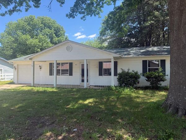 910 Dwight St., Manila, AR 72442