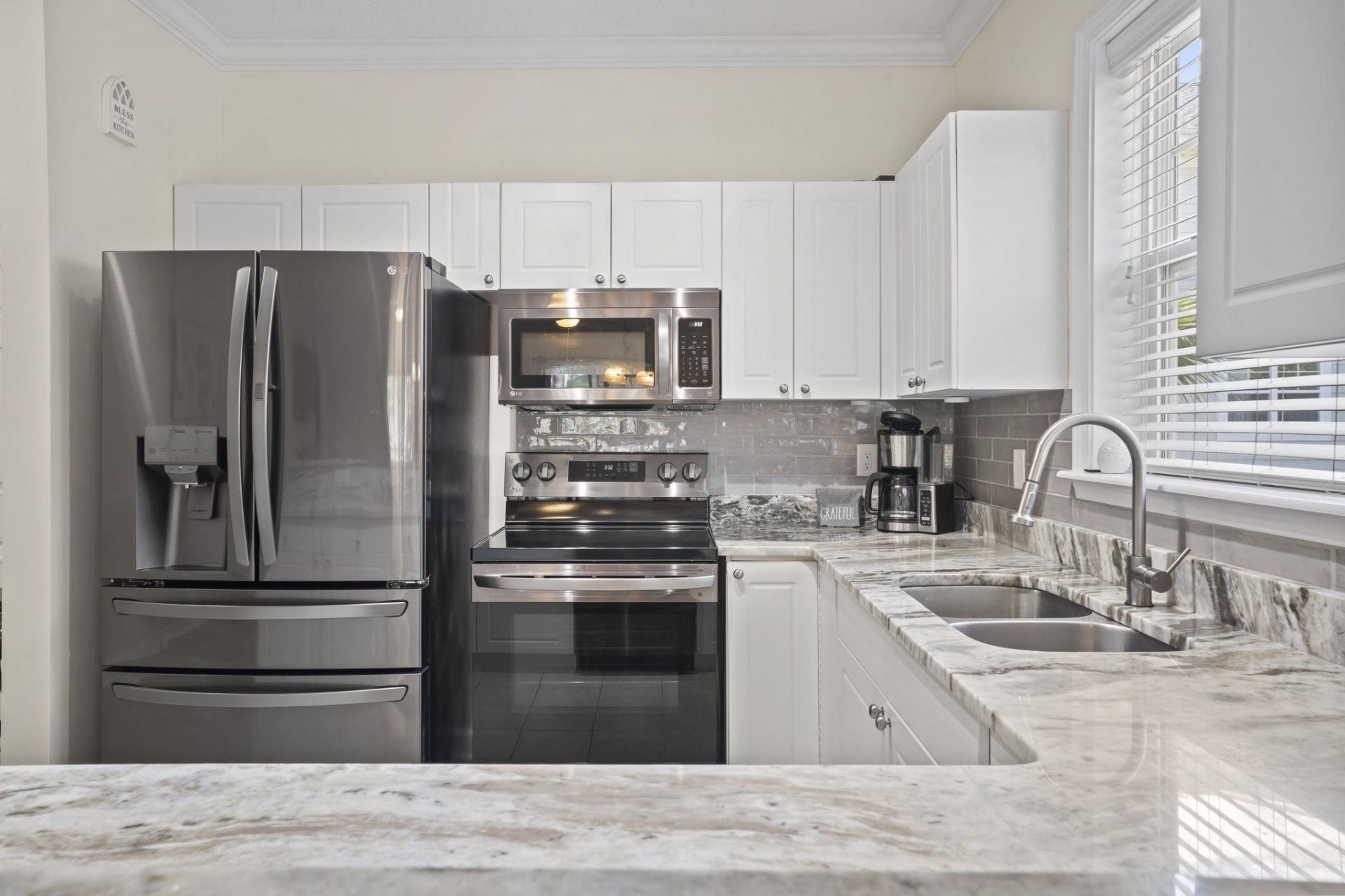 6253 Catalina Dr. Photo 10