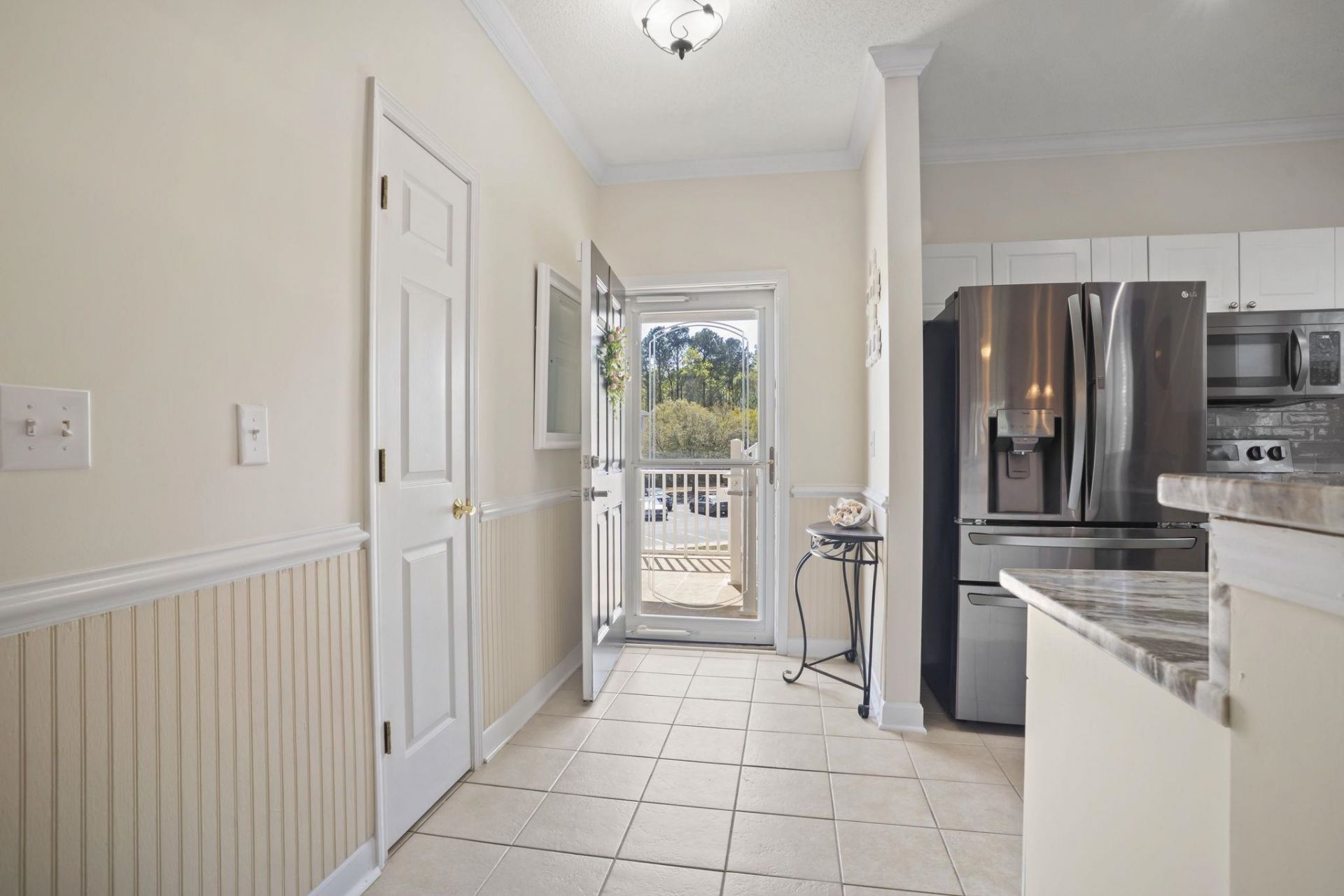 6253 Catalina Dr. Photo 5