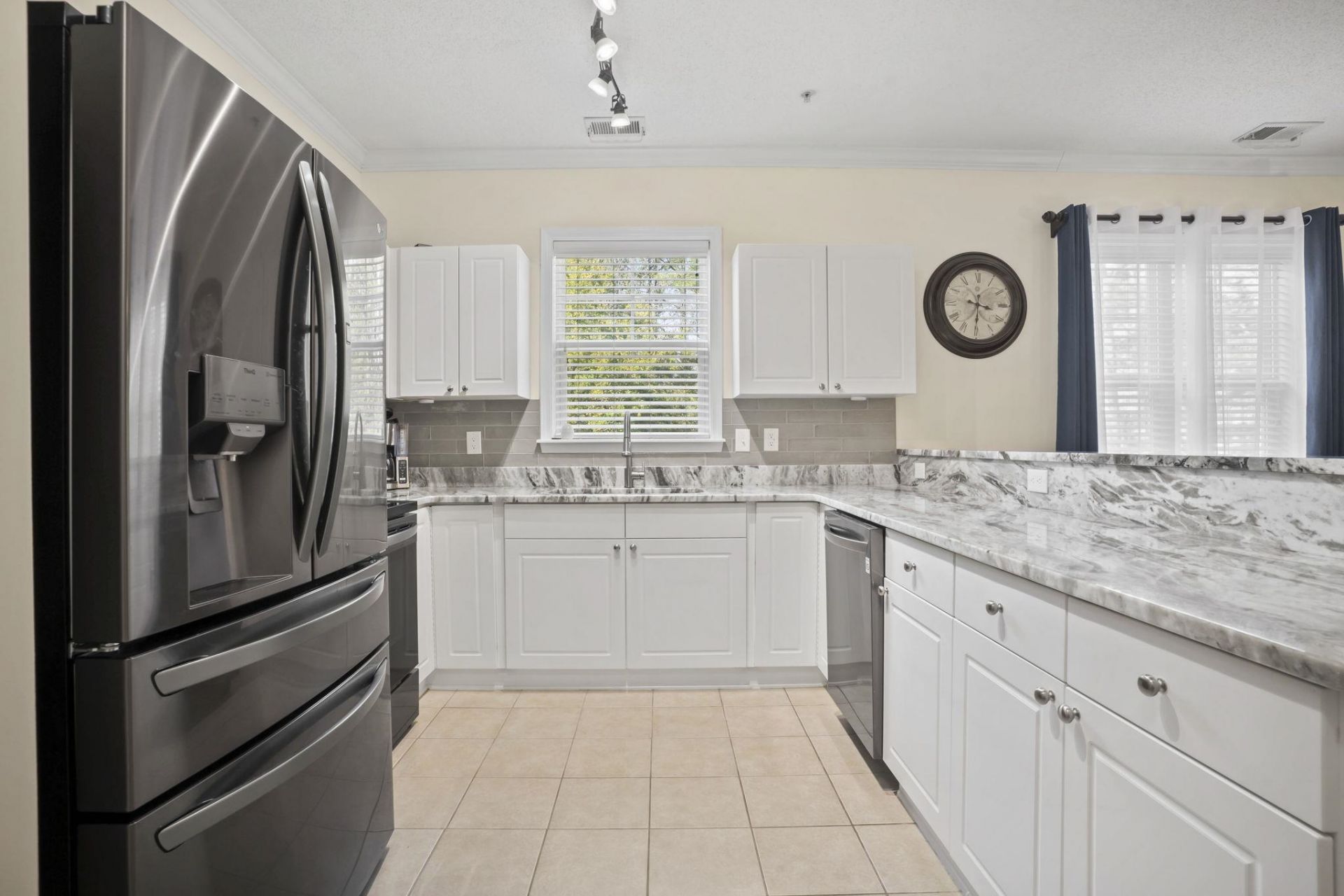 6253 Catalina Dr.  Photo 8