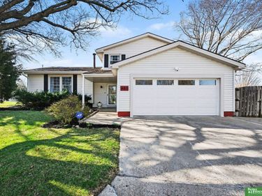 14815 Seward Plaza, Omaha, NE 68154