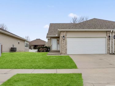 8105 Cheney Ridge Road, Lincoln, NE 68516