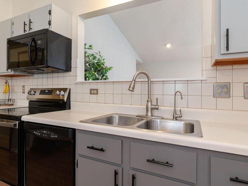 4976 Silver Bow Drive , Hilliard, OH 43026 Photo 5