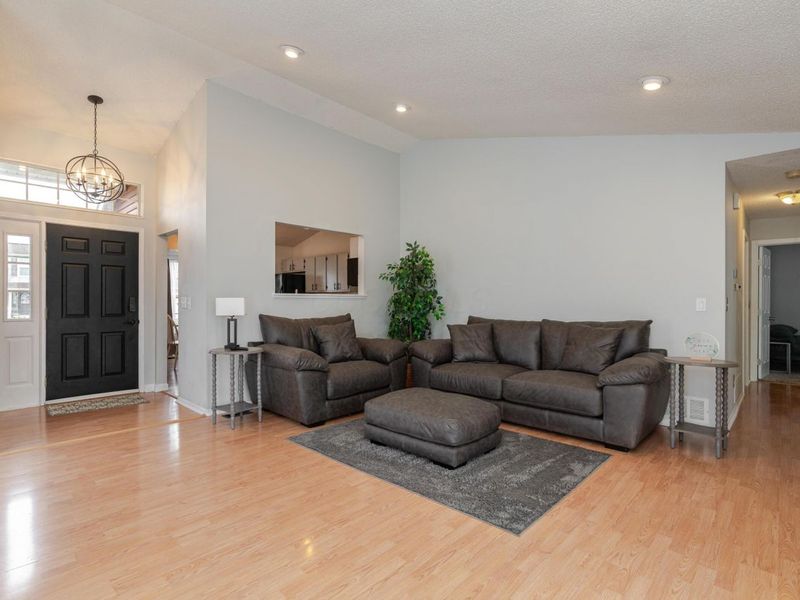 4976 Silver Bow Drive , Hilliard, OH 43026 Photo 8