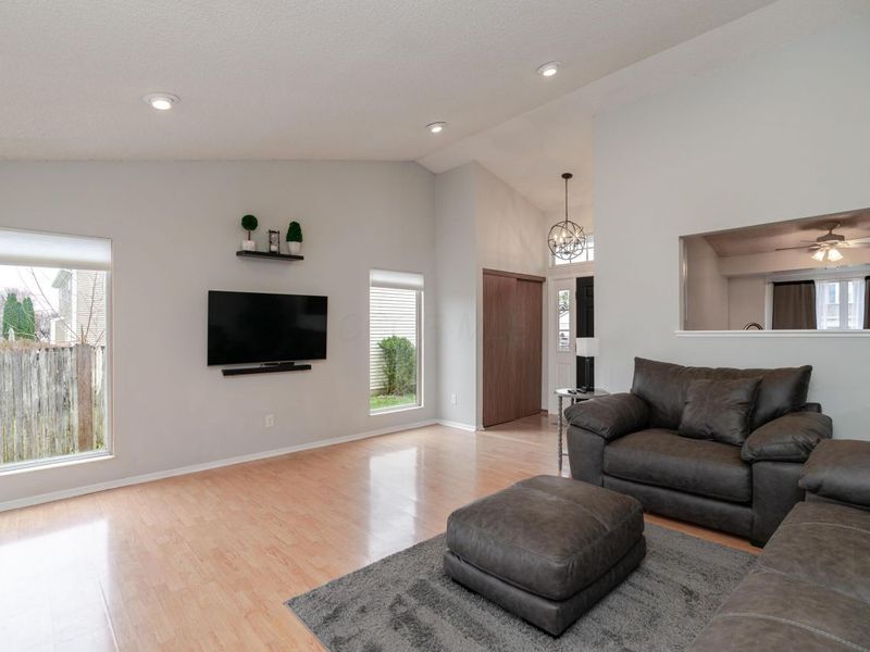 4976 Silver Bow Drive , Hilliard, OH 43026 Photo 9