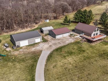 4903 Valley Farm Road , Central City, IA 52214