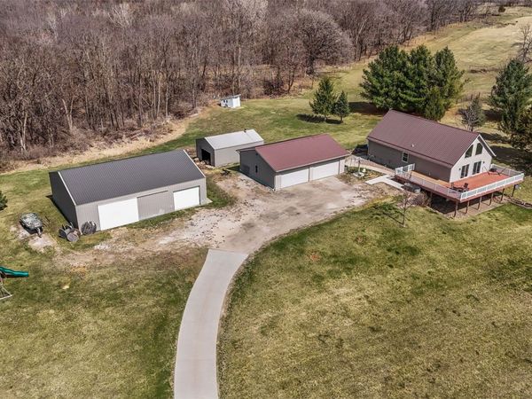 4903 Valley Farm Road , Central City, IA 52214