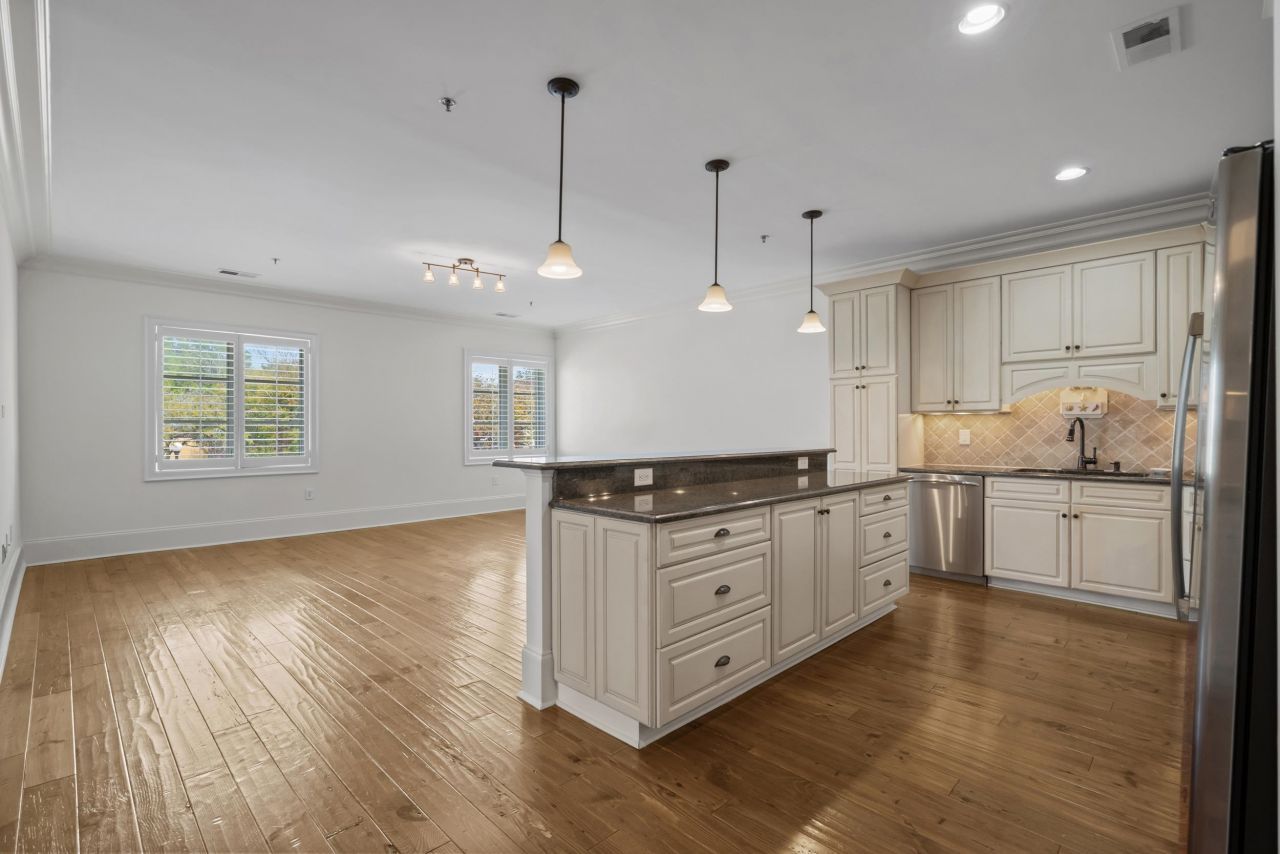 815 Front St. Photo 17