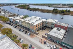 815 Front St. photo 4