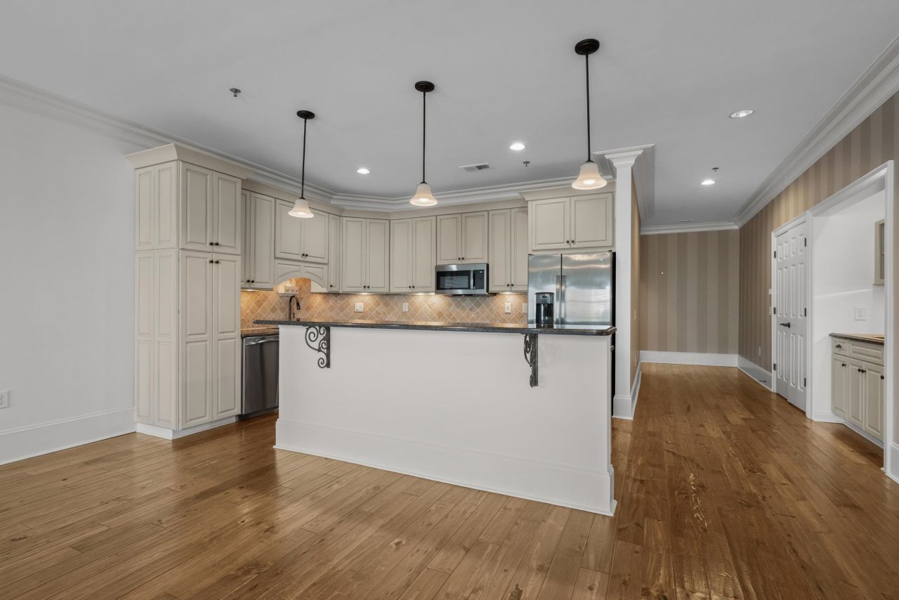 815 Front St. Photo 23