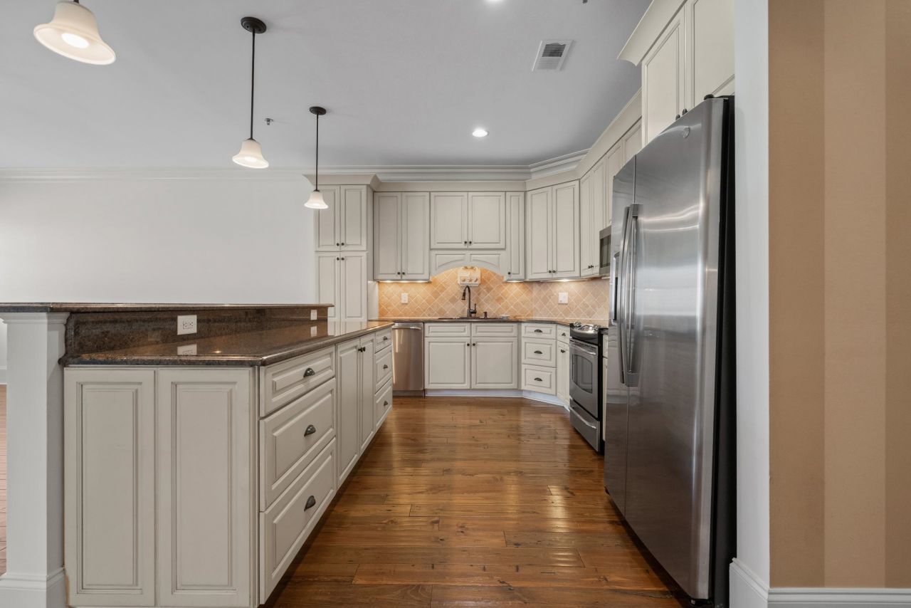 815 Front St. Photo 24