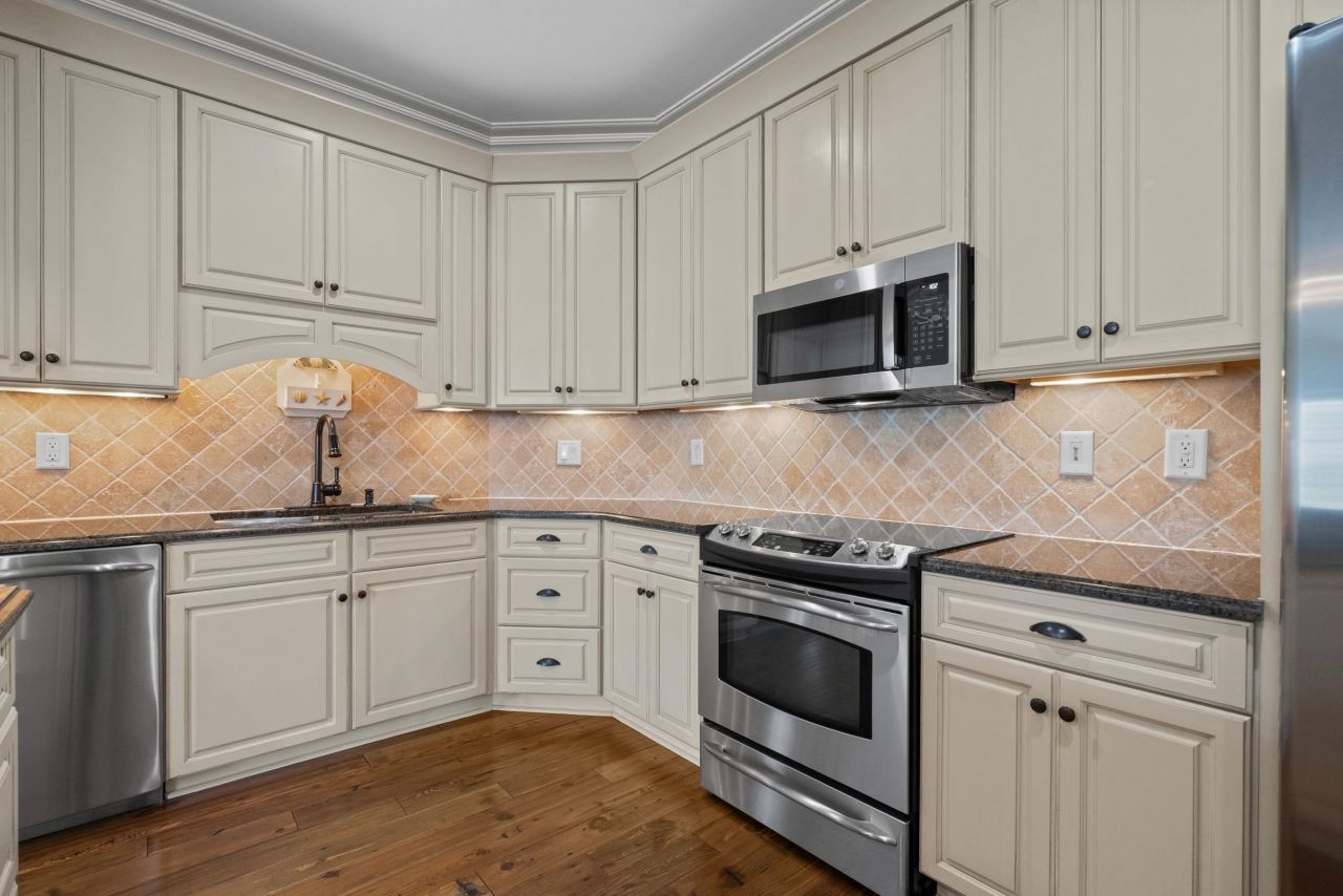 815 Front St. Photo 26