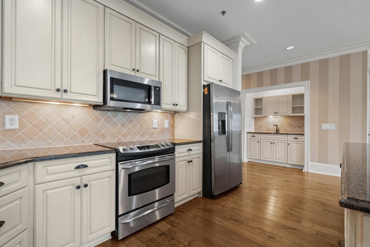 815 Front St. Photo 28