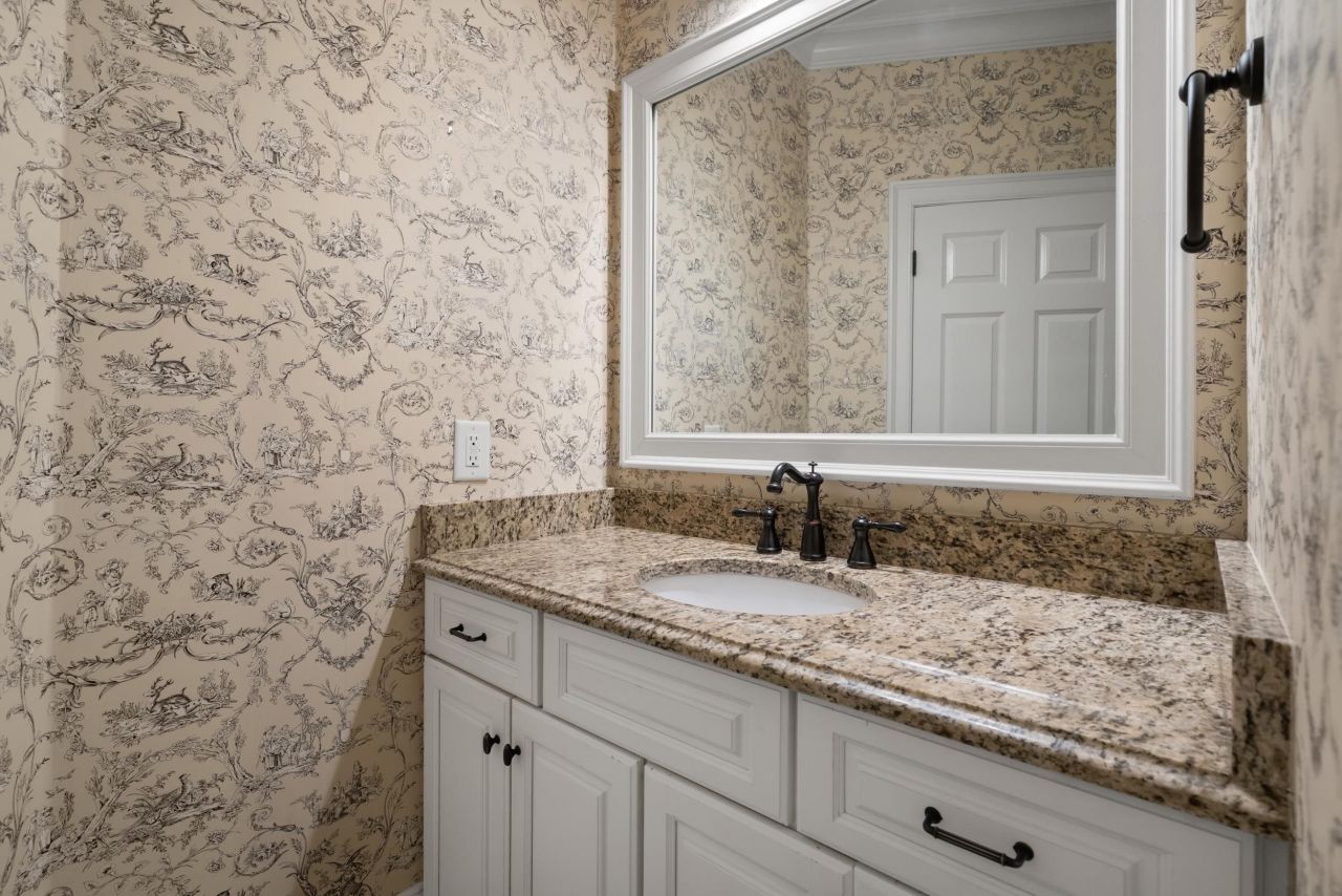 815 Front St. Photo 37