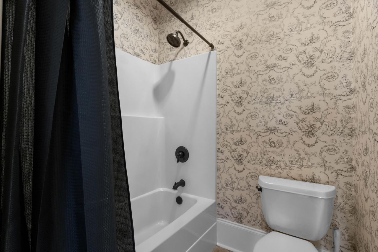 815 Front St. Photo 38