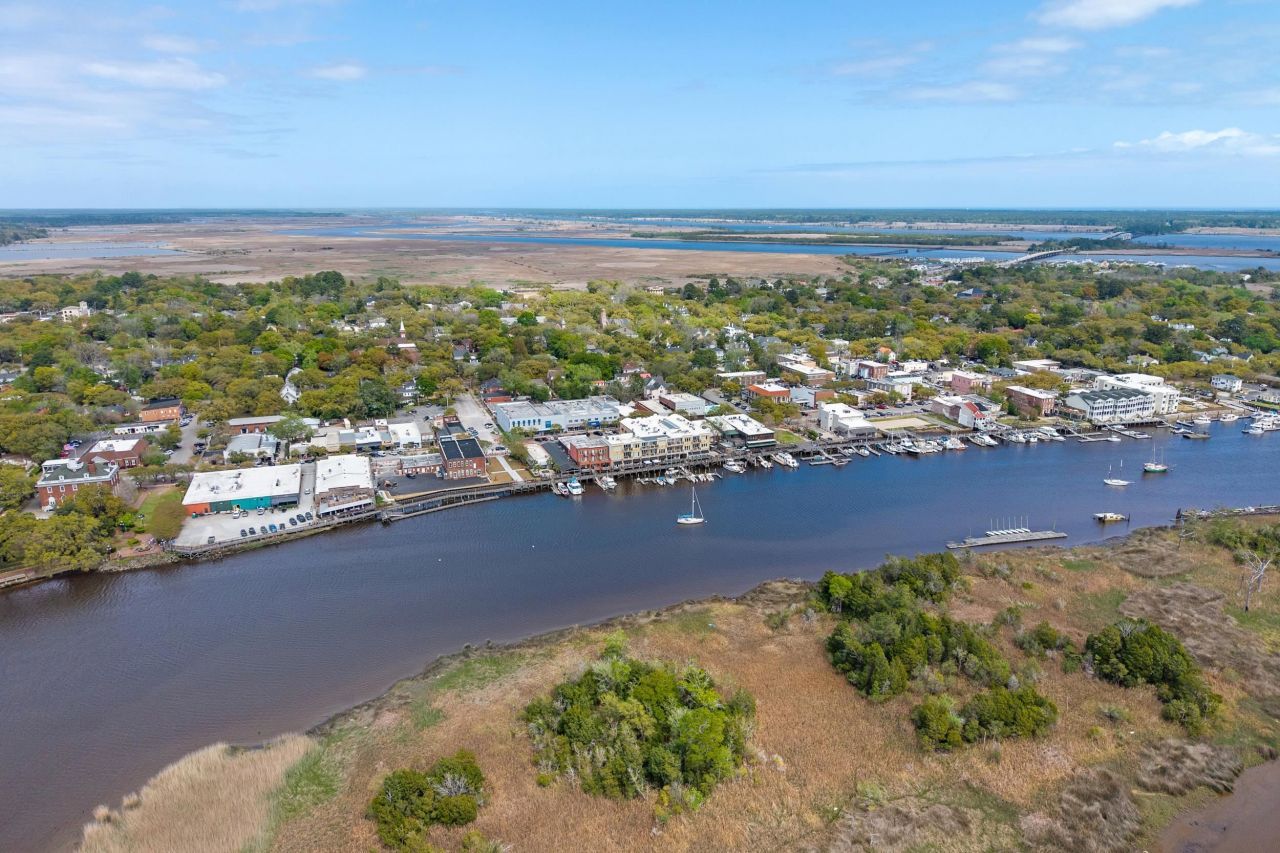 815 Front St. Photo 48