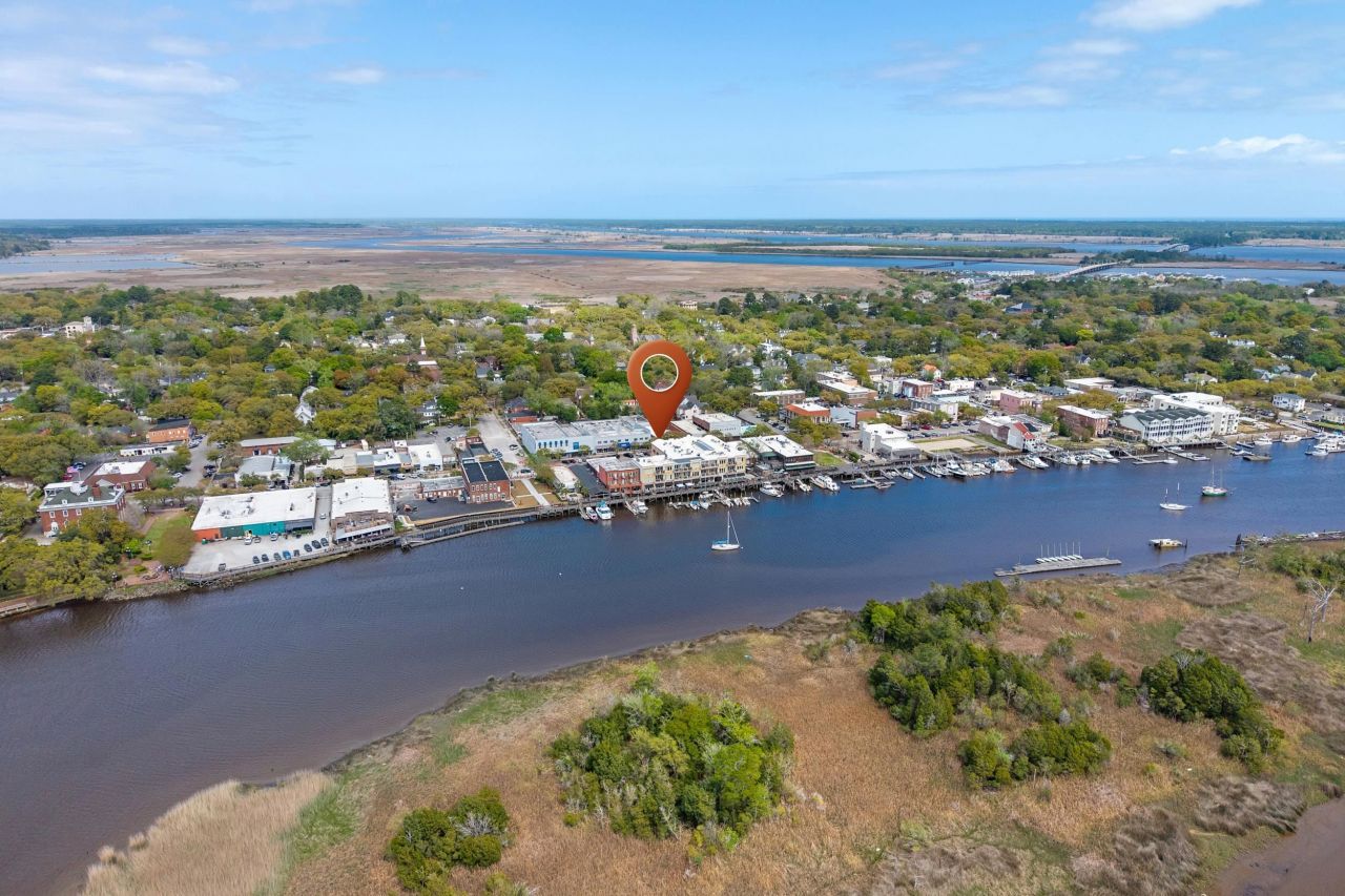 815 Front St. Photo 49