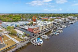 815 Front St. photo 4