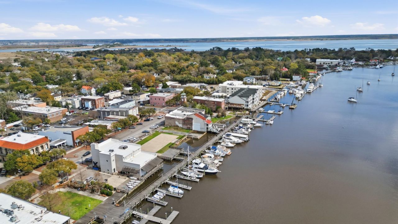 815 Front St. Photo 56