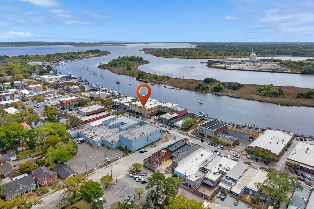 815 Front St. Photo 7