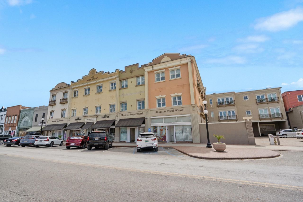 815 Front St. Photo 8